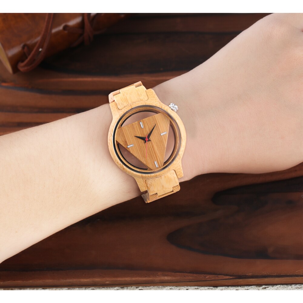 WOOD watch ¡Reloj de Madera Único con Triángulo Geométrico Invertido! Reloj de cuarzo de madera con esfera creativa y hueca. ¡Un diseño original y moderno para hombres! ⌚🔲🌳