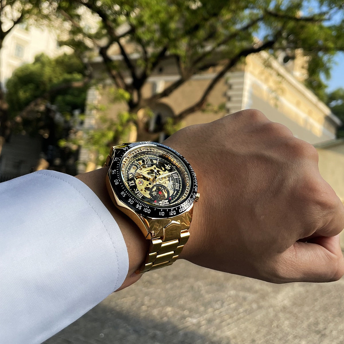 Winner Esta elegante "Montre Homme" cuenta con un movimiento automático y un esqueleto que lo hace único. ¡Un reloj de primera categoría para hombres con gusto por el lujo y el estilo deportivo! ⌚🏆