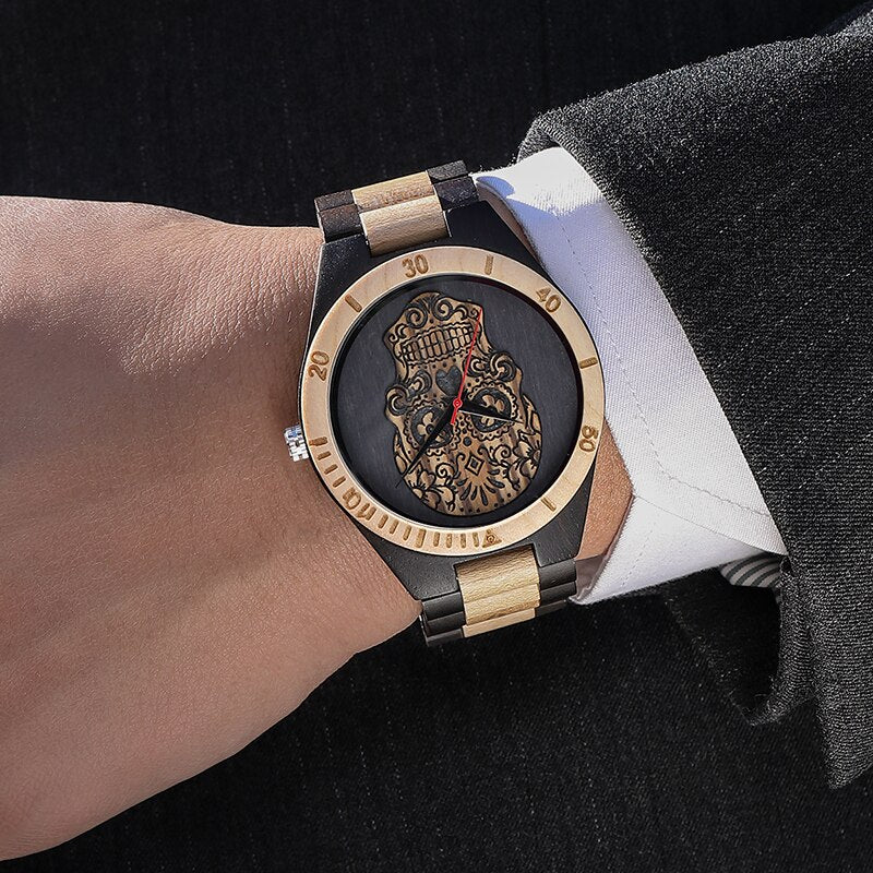 Reloj de madera de cebra marrón para hombre, pulsera de cuarzo con correa de madera, Calavera pirata grabada