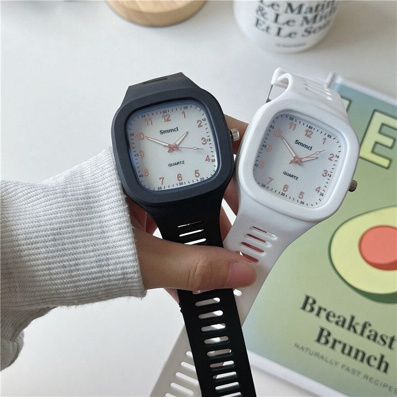 ⌚️ Reloj cuadrado simple y casual con esfera digital ⏰, correa de silicona deportiva 🏃‍♂️, diseñado para parejas 👫. Reloj para mujeres 👩‍🦰 y hombres 👨‍🦱 de la marca Curren. 👍