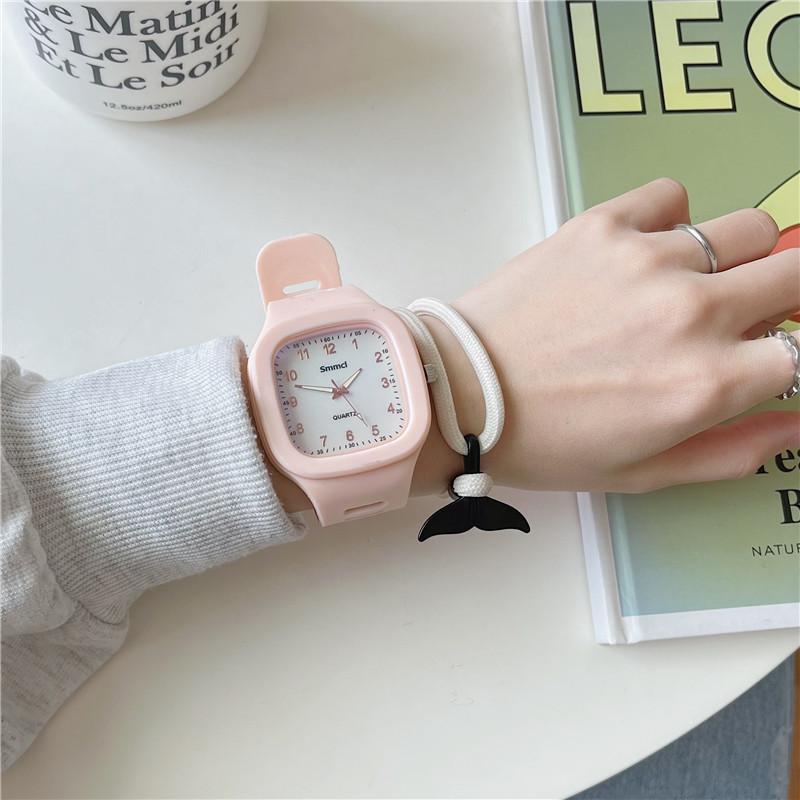 ⌚️ Reloj cuadrado simple y casual con esfera digital ⏰, correa de silicona deportiva 🏃‍♂️, diseñado para parejas 👫. Reloj para mujeres 👩‍🦰 y hombres 👨‍🦱 de la marca Curren. 👍