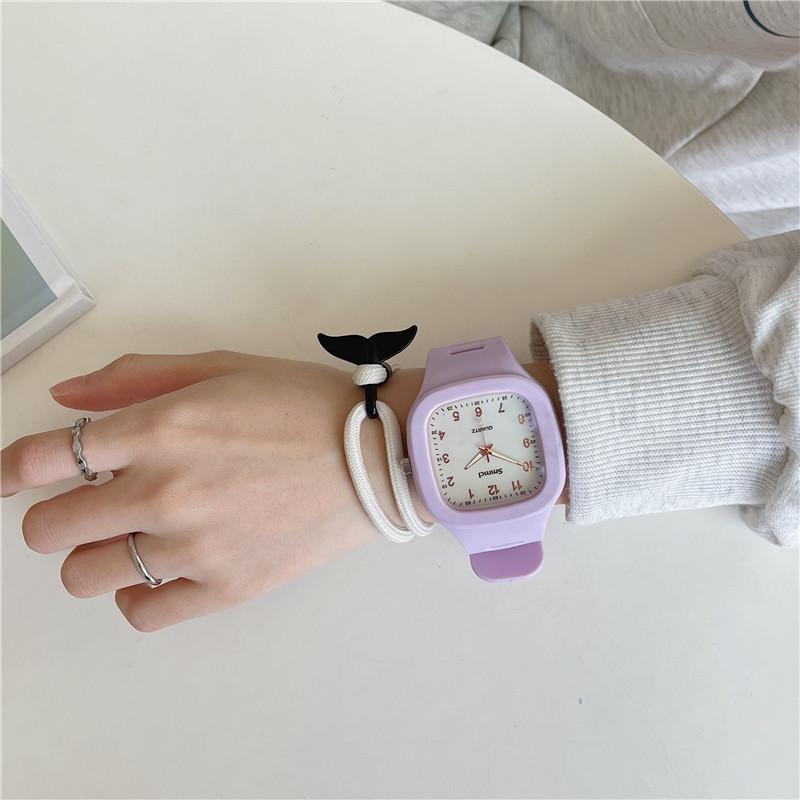⌚️ Reloj cuadrado simple y casual con esfera digital ⏰, correa de silicona deportiva 🏃‍♂️, diseñado para parejas 👫. Reloj para mujeres 👩‍🦰 y hombres 👨‍🦱 de la marca Curren. 👍