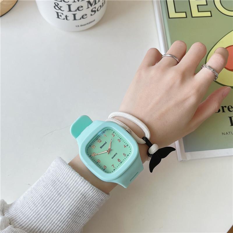 ⌚️ Reloj cuadrado simple y casual con esfera digital ⏰, correa de silicona deportiva 🏃‍♂️, diseñado para parejas 👫. Reloj para mujeres 👩‍🦰 y hombres 👨‍🦱 de la marca Curren. 👍