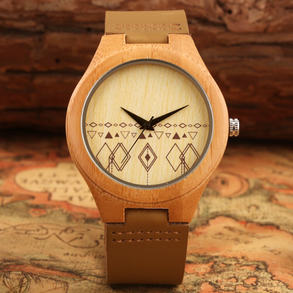 Wooden Watches ¡Presentamos el "Dragón de Madera"! Un reloj de madera para hombres con estilo, con una correa de cuero marrón. Este lujoso reloj de cuarzo presenta un elegante patrón de dragón. ¡Un regalo único para hombres con gusto por la moda! ⌚🐉