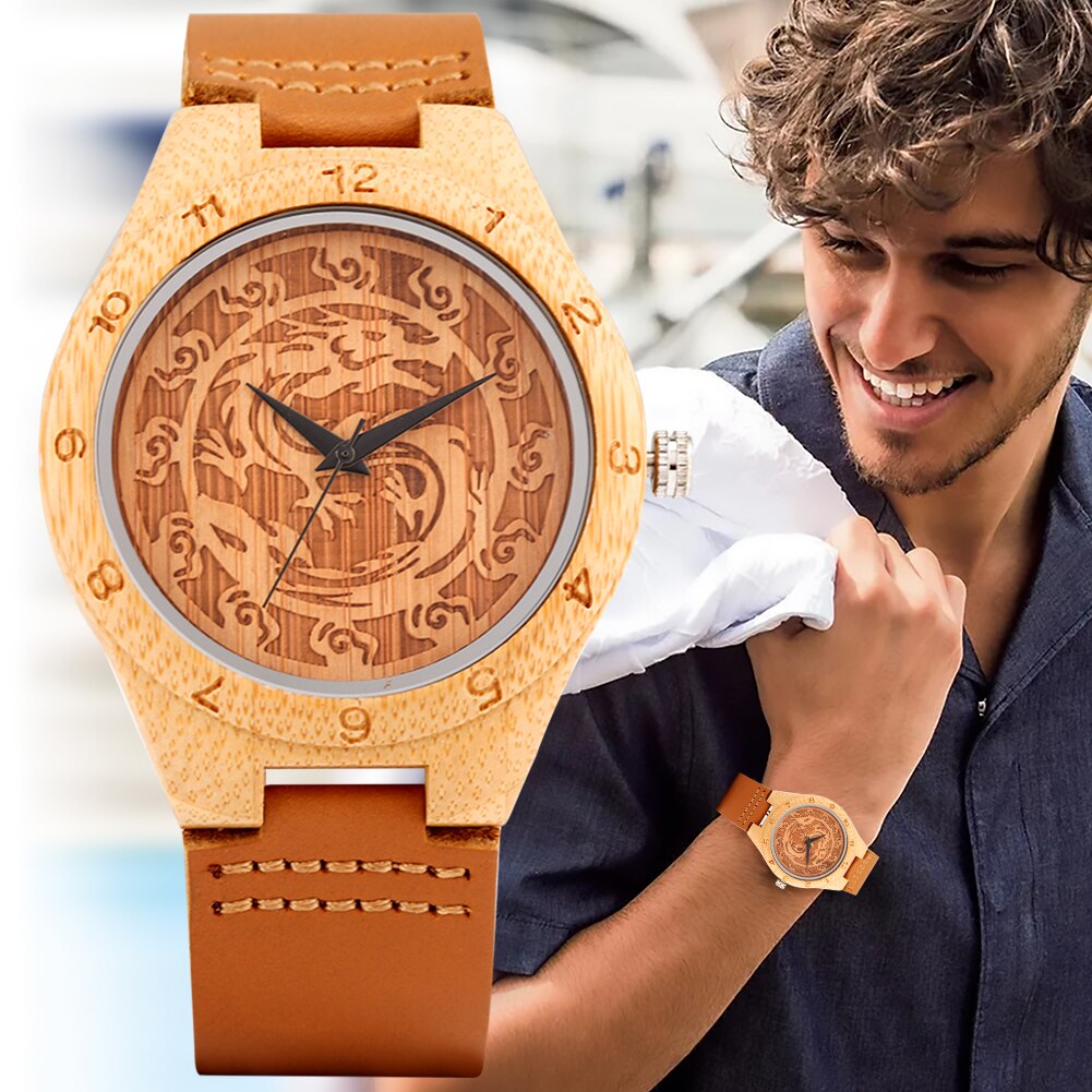 Wooden Watches ¡Presentamos el "Dragón de Madera"! Un reloj de madera para hombres con estilo, con una correa de cuero marrón. Este lujoso reloj de cuarzo presenta un elegante patrón de dragón. ¡Un regalo único para hombres con gusto por la moda! ⌚🐉