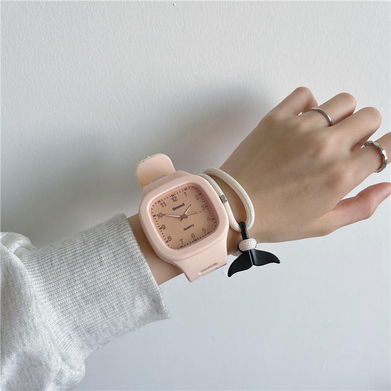 ⌚️ Reloj cuadrado simple y casual con esfera digital ⏰, correa de silicona deportiva 🏃‍♂️, diseñado para parejas 👫. Reloj para mujeres 👩‍🦰 y hombres 👨‍🦱 de la marca Curren. 👍