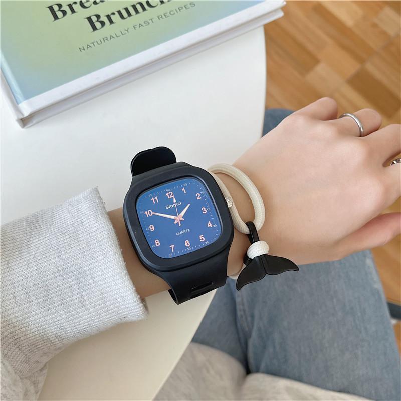 ⌚️ Reloj cuadrado simple y casual con esfera digital ⏰, correa de silicona deportiva 🏃‍♂️, diseñado para parejas 👫. Reloj para mujeres 👩‍🦰 y hombres 👨‍🦱 de la marca Curren. 👍