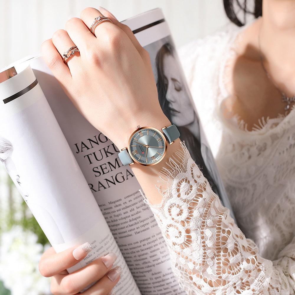 CURREN ⌚️🎁 - Un reloj de cuarzo y cuero femenino, clásico y de moda, con una caja ideal como regalo 🎀💝.
