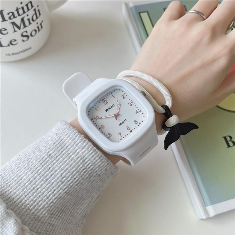 ⌚️ Reloj cuadrado simple y casual con esfera digital ⏰, correa de silicona deportiva 🏃‍♂️, diseñado para parejas 👫. Reloj para mujeres 👩‍🦰 y hombres 👨‍🦱 de la marca Curren. 👍