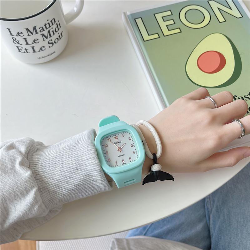 ⌚️ Reloj cuadrado simple y casual con esfera digital ⏰, correa de silicona deportiva 🏃‍♂️, diseñado para parejas 👫. Reloj para mujeres 👩‍🦰 y hombres 👨‍🦱 de la marca Curren. 👍
