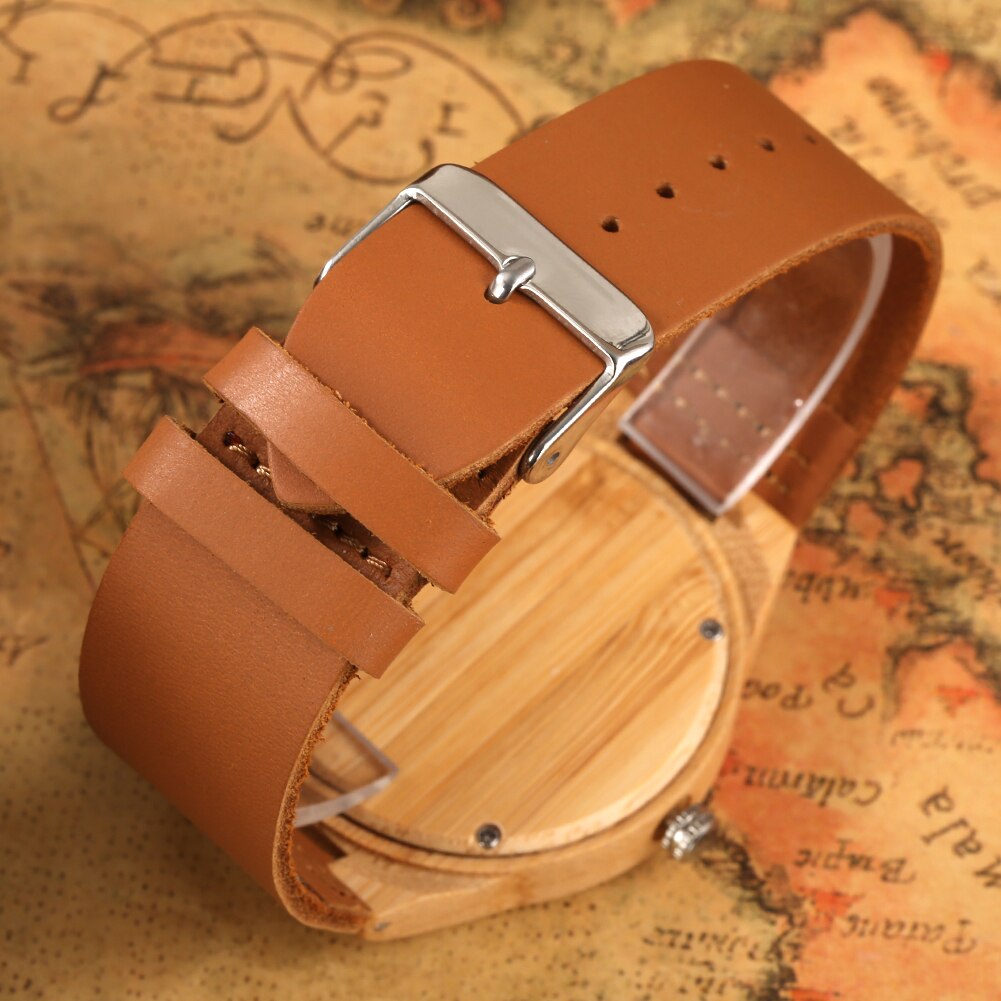 Wooden Watches ¡Presentamos el "Dragón de Madera"! Un reloj de madera para hombres con estilo, con una correa de cuero marrón. Este lujoso reloj de cuarzo presenta un elegante patrón de dragón. ¡Un regalo único para hombres con gusto por la moda! ⌚🐉